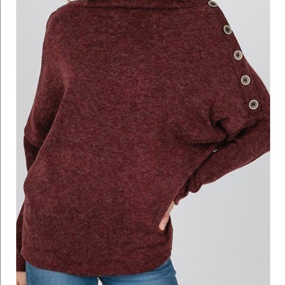 MAROON BUTTON ACCENT TOP - Medium - Picture 5 of 5